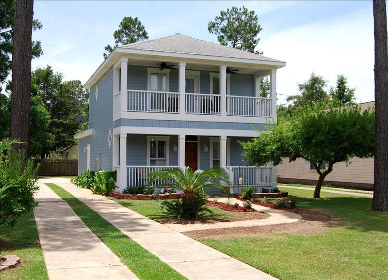 The front exterior of one of our Last Minute Gulf Shores Rentals