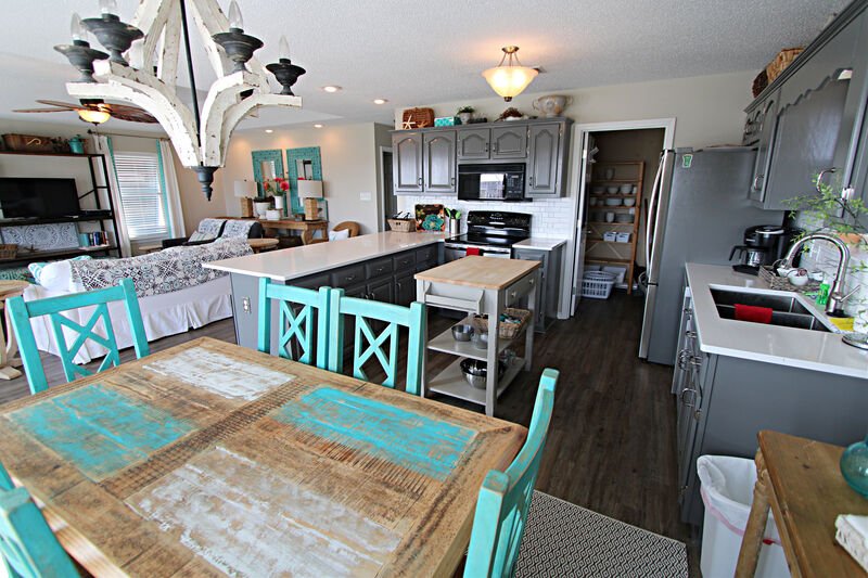 The dining area and kitchen of one of our houses for rent Fort Morgan