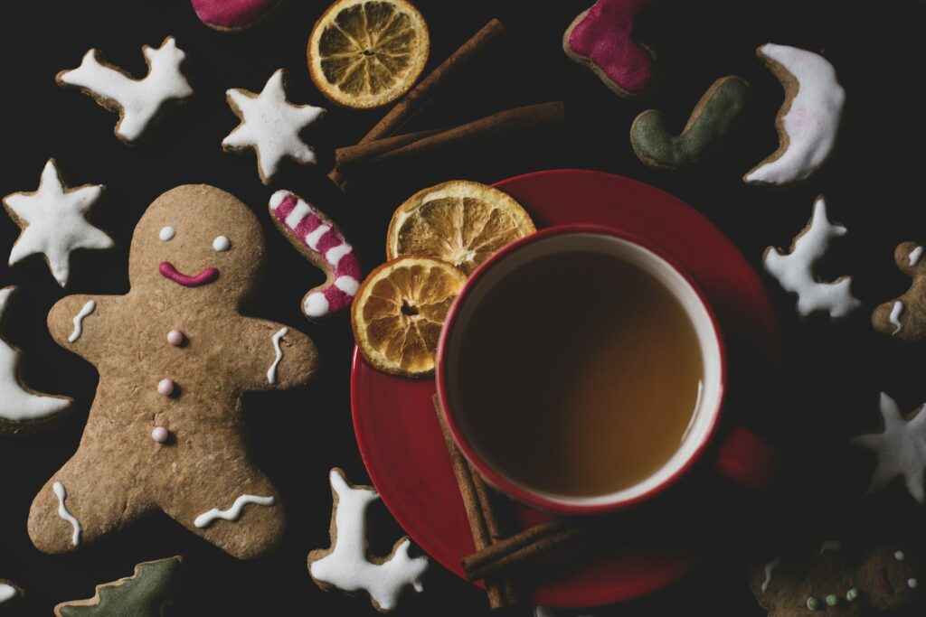 A coffee with a gingerbread cookie