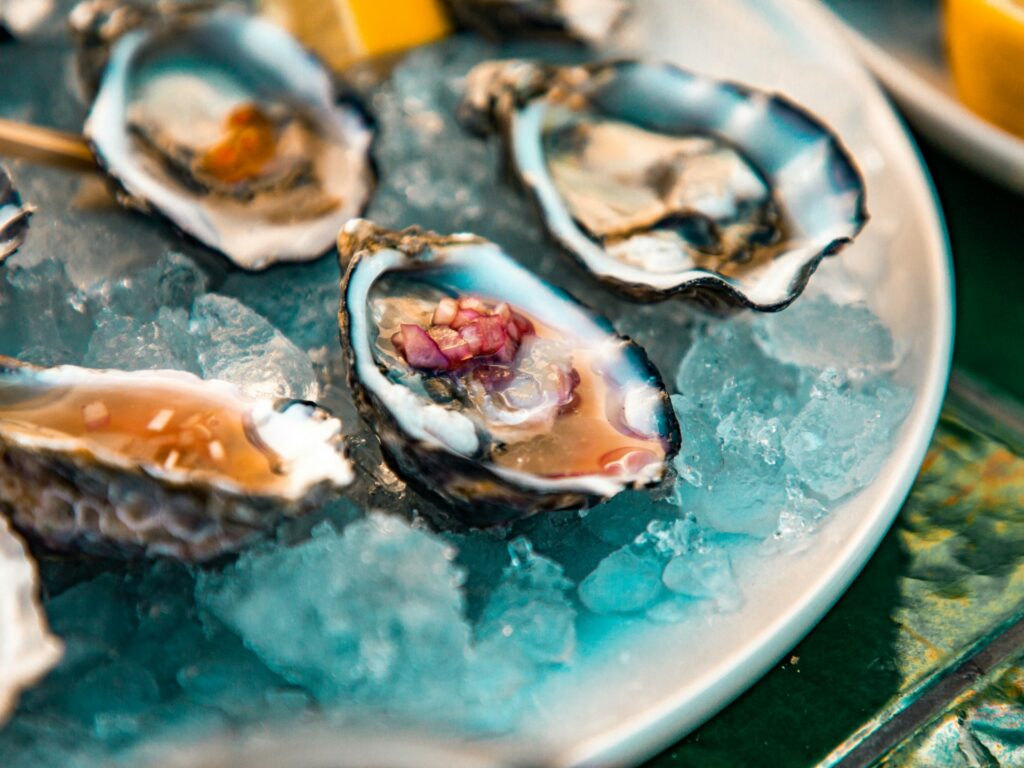 A tray of oysters on ice