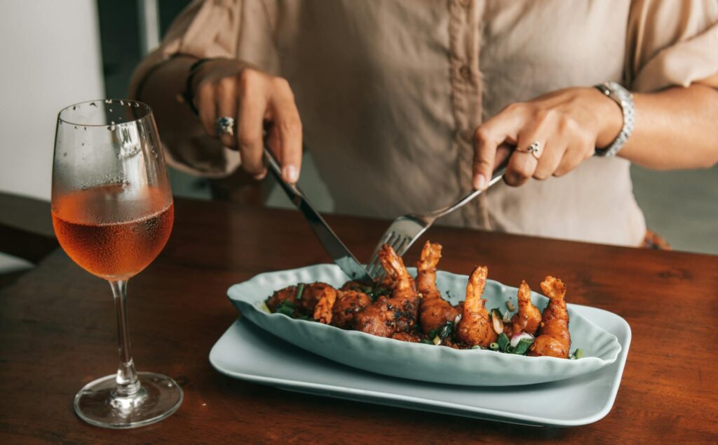 A fried shrimp platter
